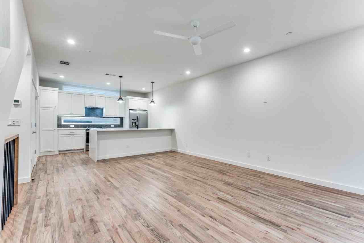 6319 Richmond Ave - Photo 4 of 24