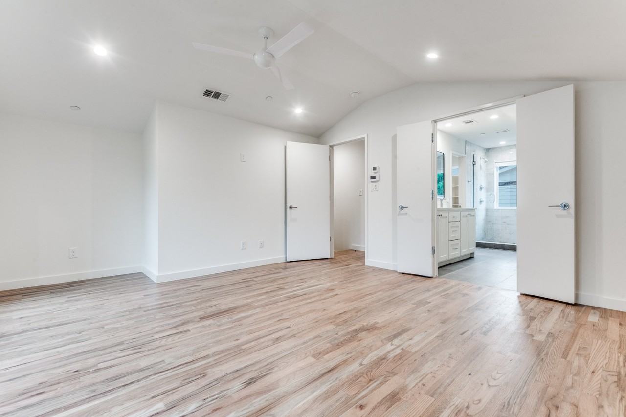 6319 Richmond Ave - Photo 7 of 24