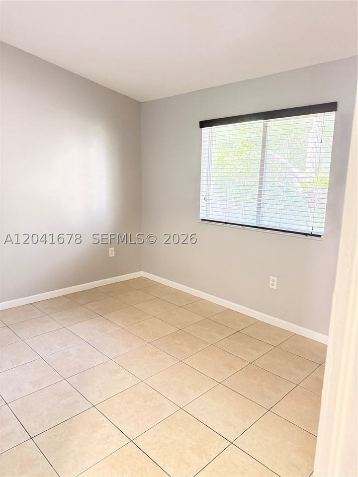 2930 Se 12th Rd #205-31 - Photo 7 of 16