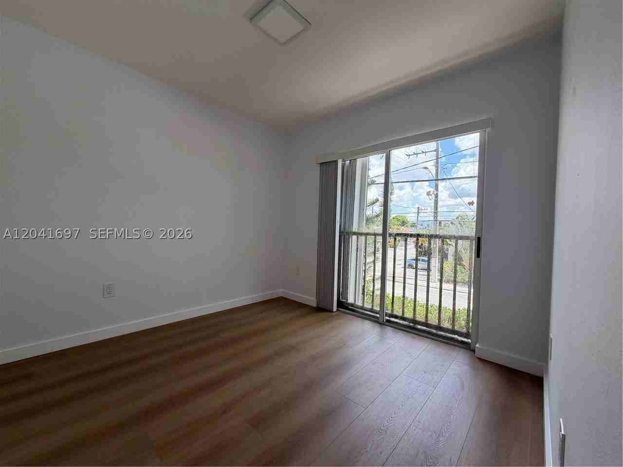 717 Sw 11th Ave #206 - Photo 5 of 11