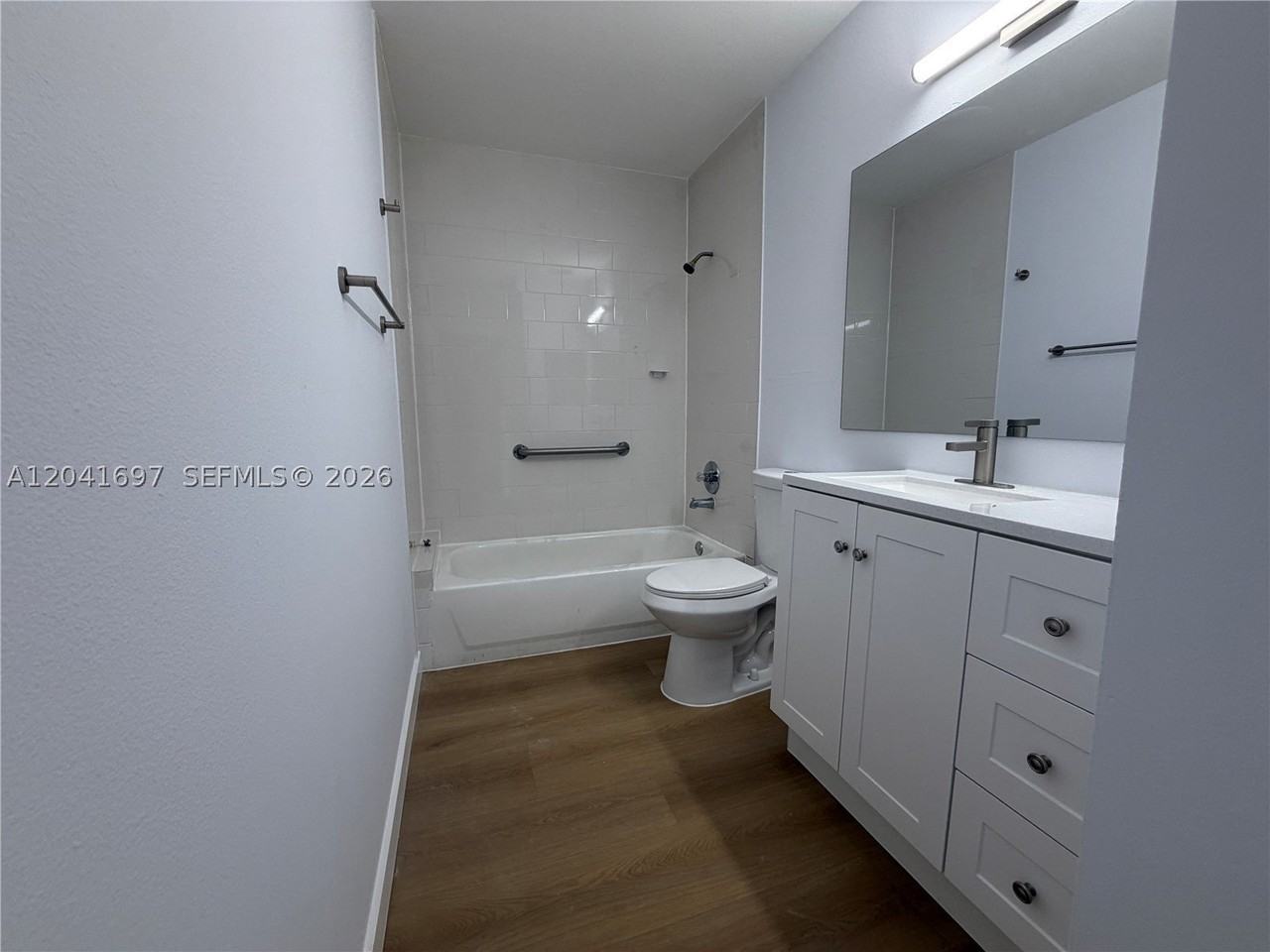 717 Sw 11th Ave #206 - Photo 7 of 11