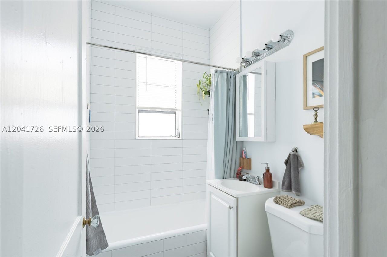 320 Mendoza Ave #3 - Photo 6 of 7