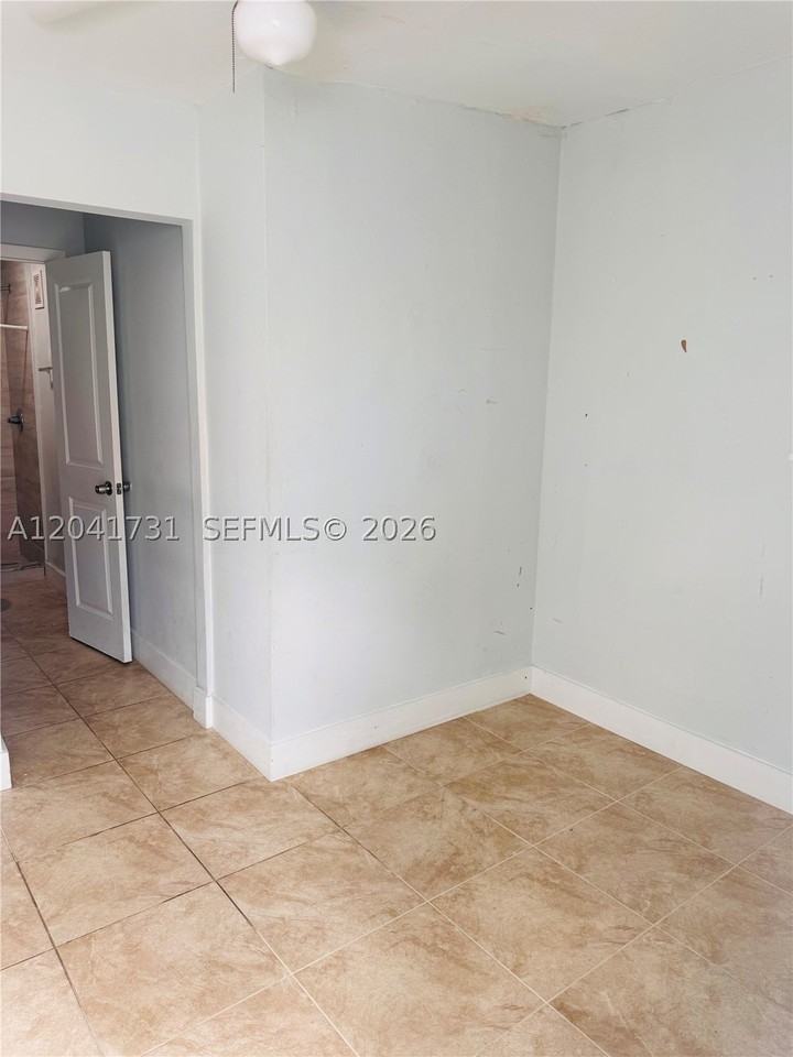 7620 Sw 21st St #2 - Photo 4 of 5