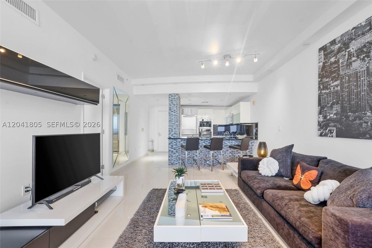 17121 Collins Ave #1406 - Photo 4 of 35