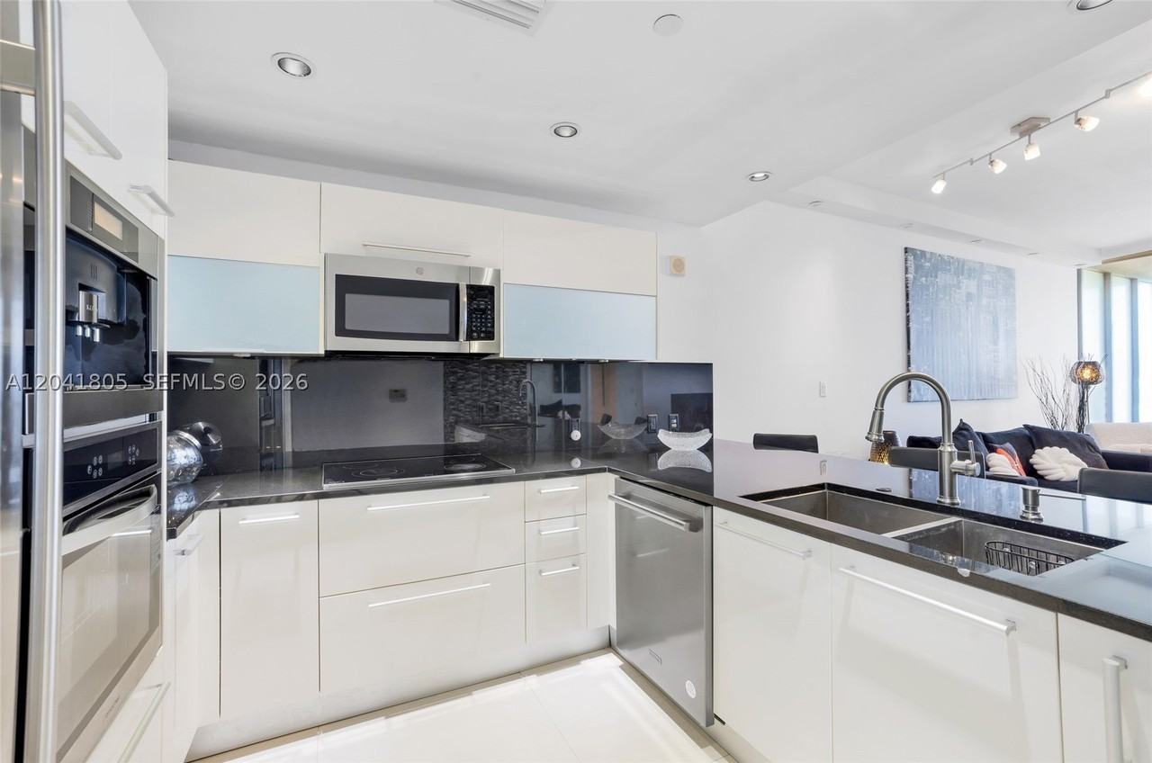 17121 Collins Ave #1406 - Photo 5 of 35