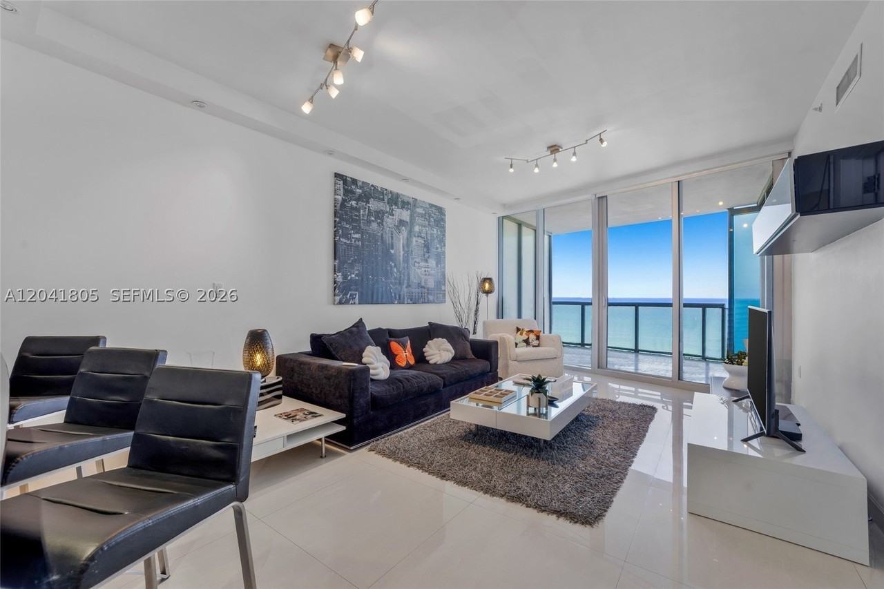 17121 Collins Ave #1406 - Photo 7 of 35