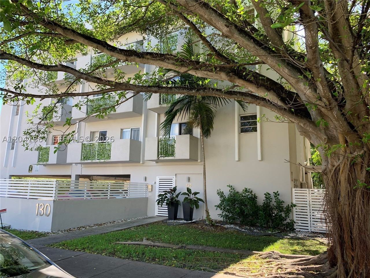 130 Mendoza Ave #33