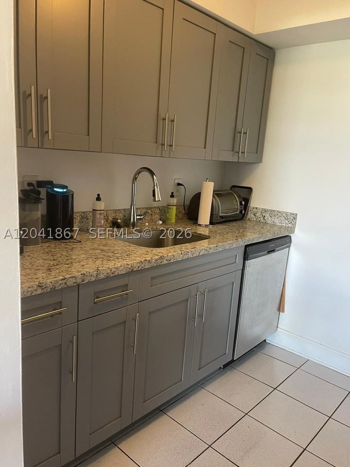 130 Mendoza Ave #33 - Photo 4 of 30