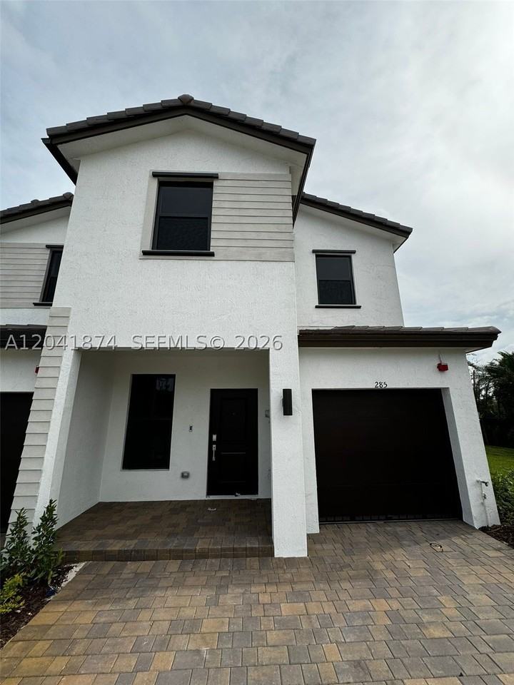 285 Sw 159th Ln #0 - Photo 3 of 39