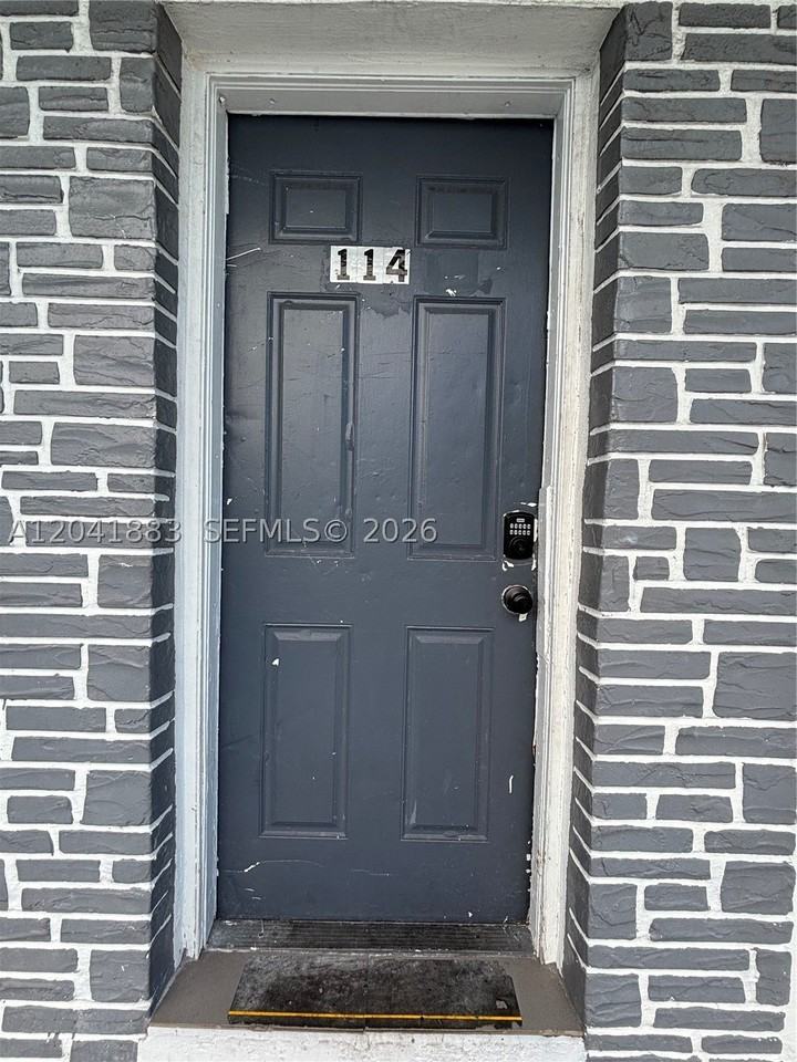 1843 Dewey St #114 - Photo 5 of 11