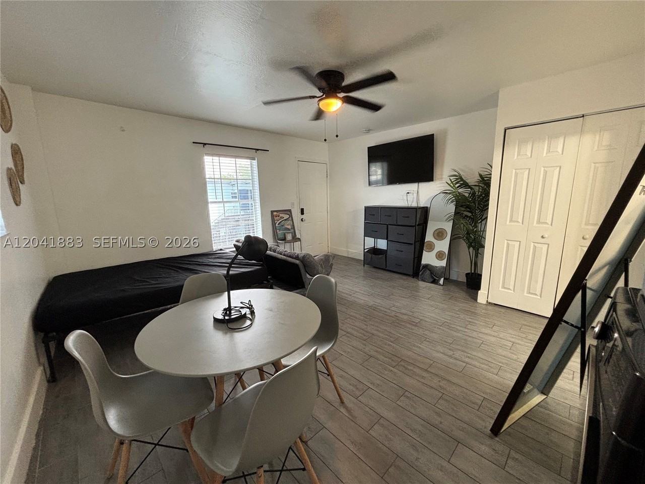 1843 Dewey St #114 - Photo 6 of 11