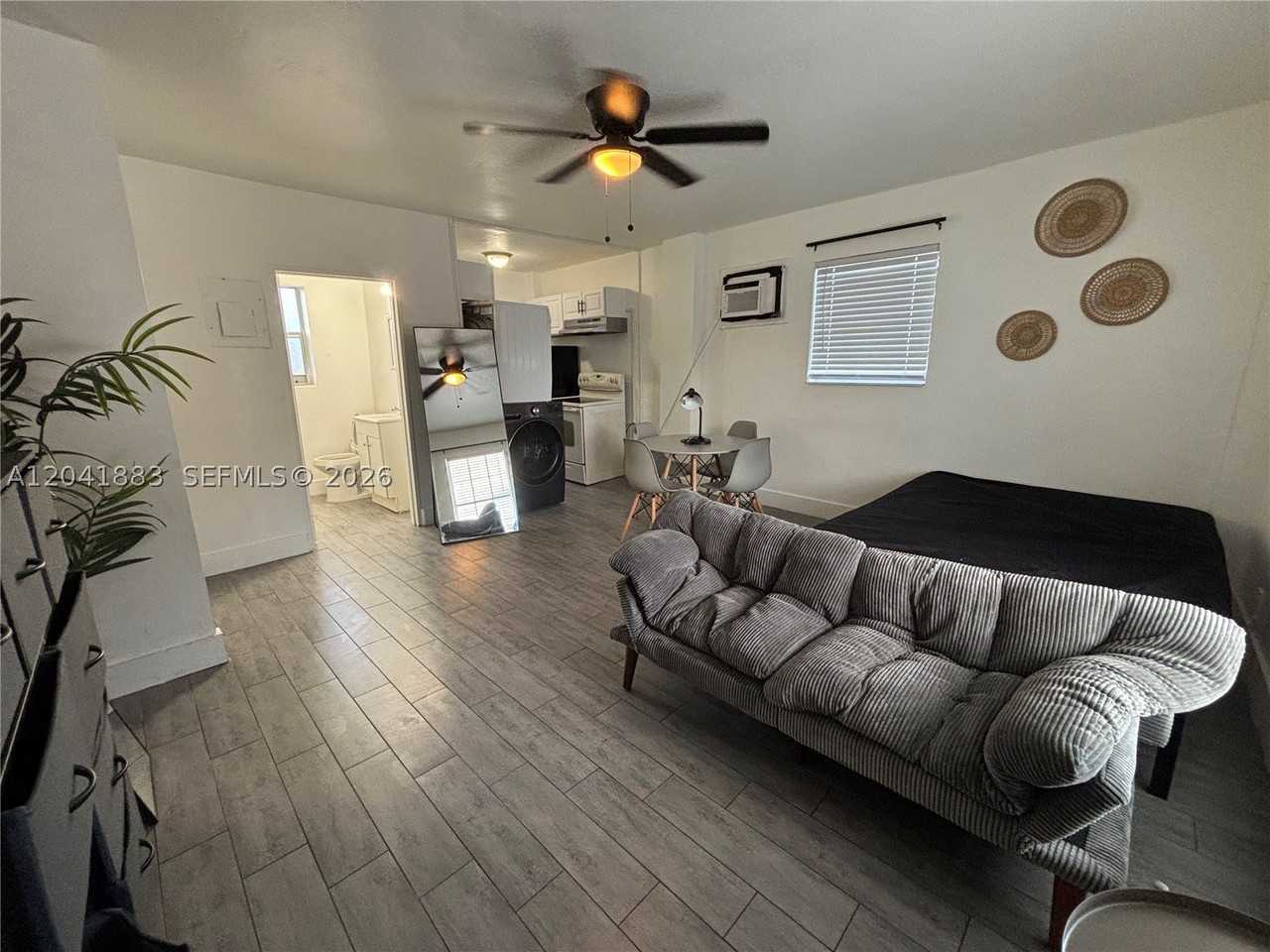 1843 Dewey St #114 - Photo 7 of 11