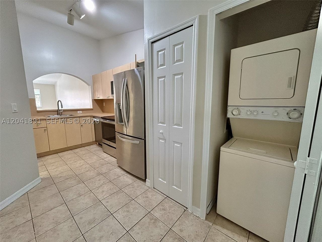 1270 Se 28th Ct #202 - Photo 4 of 19