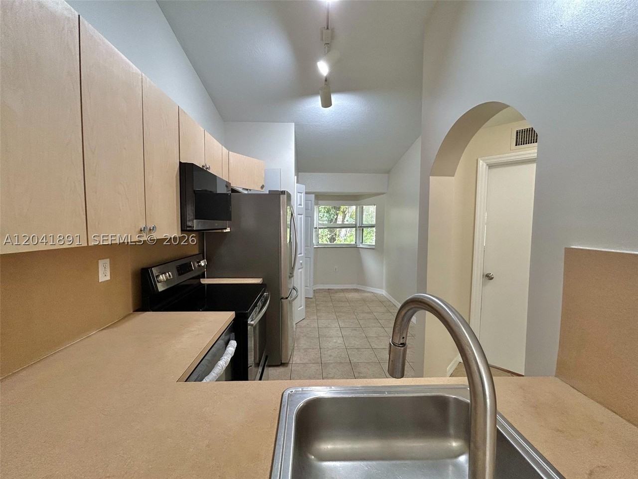 1270 Se 28th Ct #202 - Photo 5 of 19