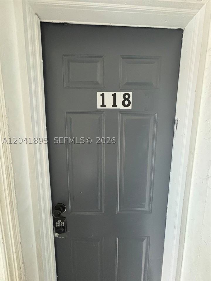 1843 Dewey St #118 - Photo 5 of 10