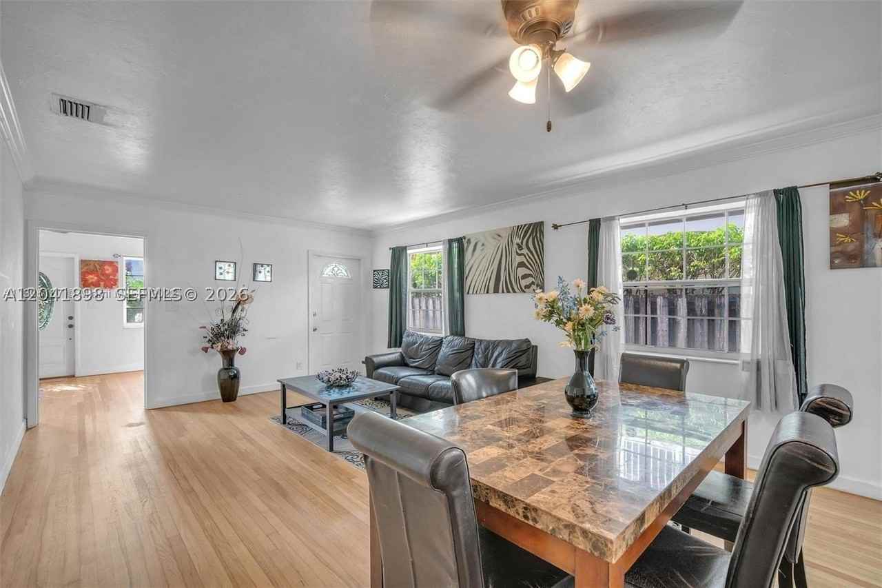 1635 Hollywood Blvd - Photo 5 of 32