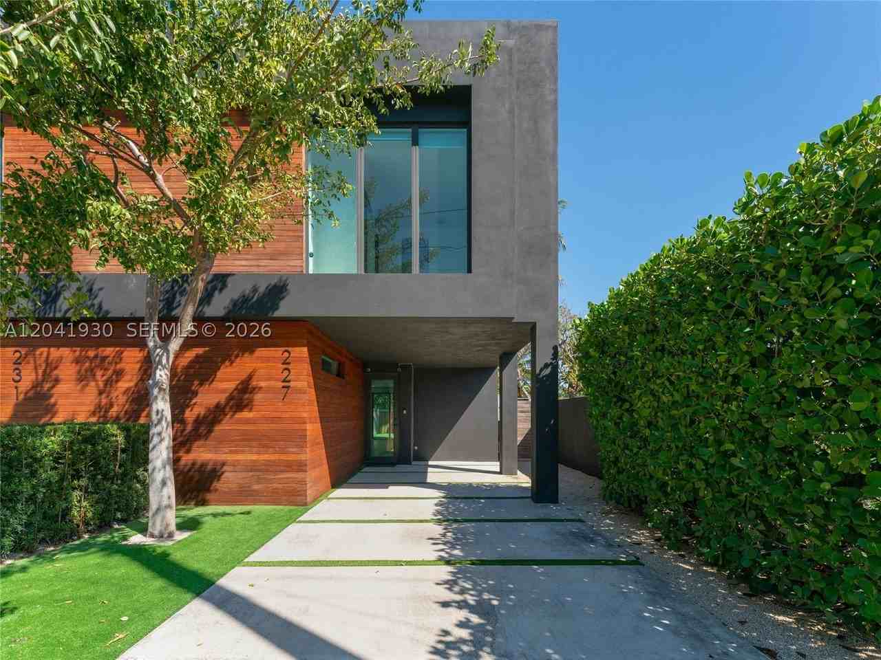 227 Nw 39th St