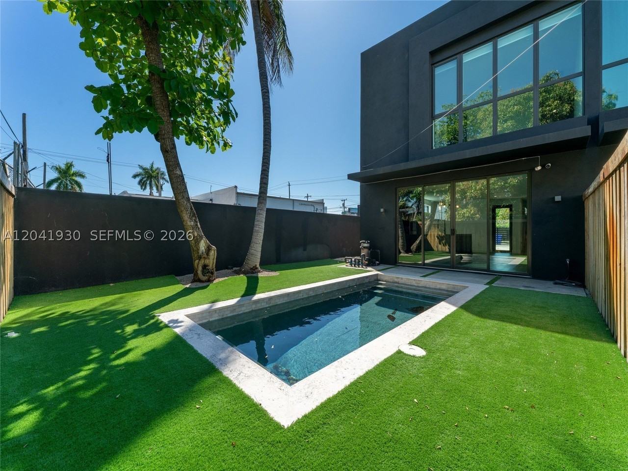 227 Nw 39th St - Photo 2 of 30
