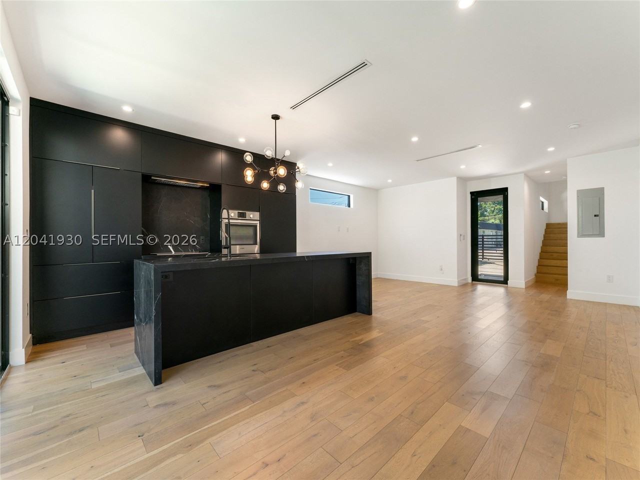 227 Nw 39th St - Photo 6 of 30