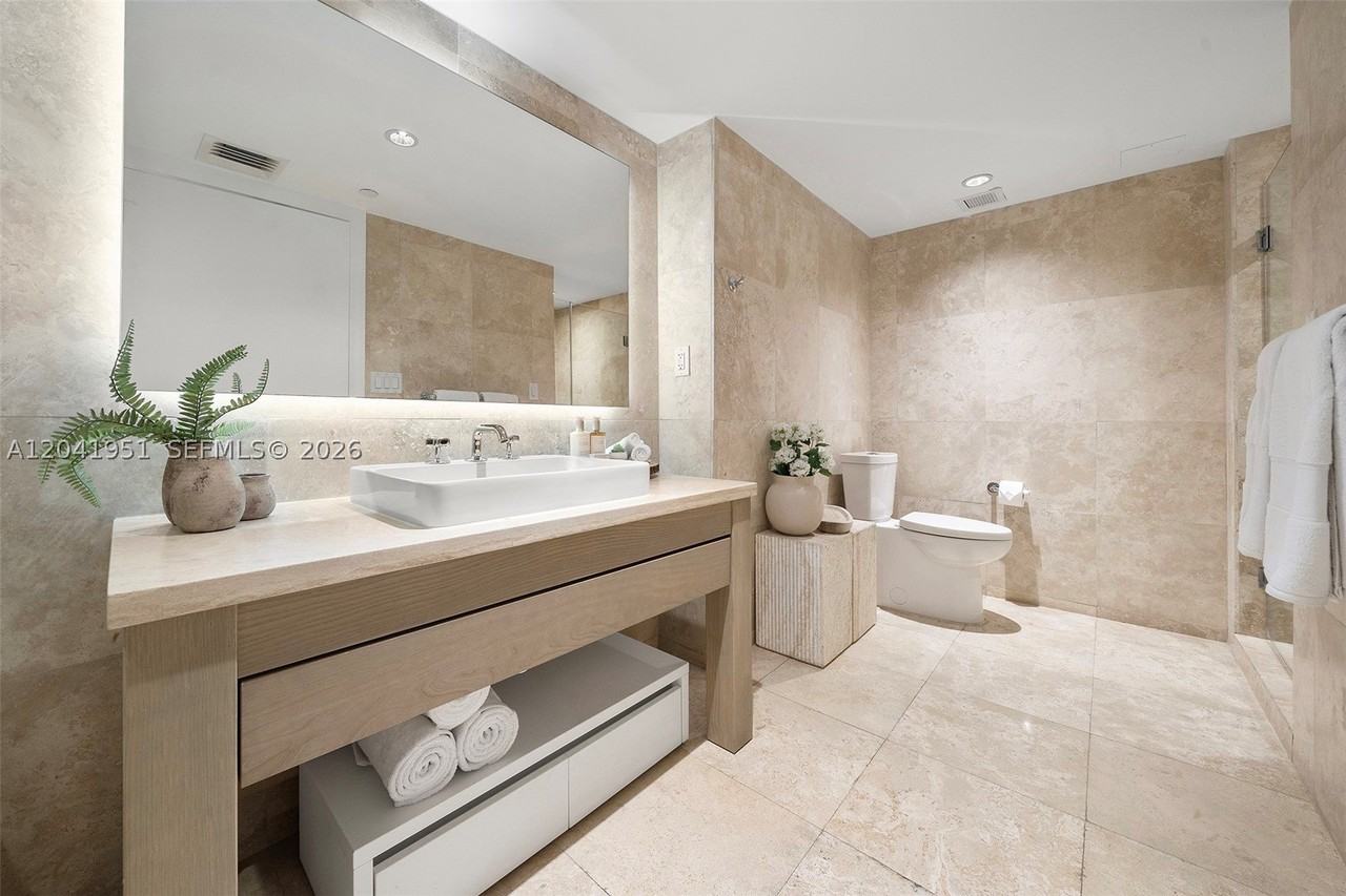 102 24th St #1213 - Photo 5 of 32