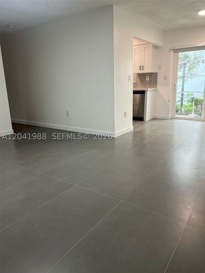 2611 Ne 204th Ter - Photo 2 of 16