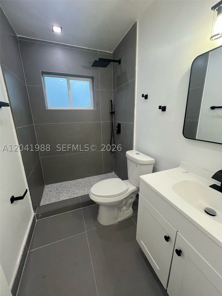 2611 Ne 204th Ter - Photo 4 of 16