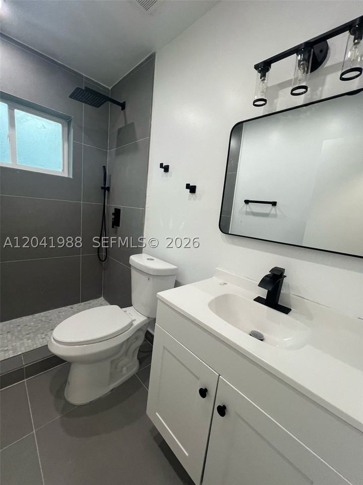 2611 Ne 204th Ter - Photo 5 of 16