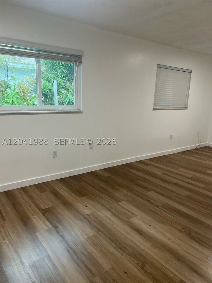 2611 Ne 204th Ter - Photo 7 of 16