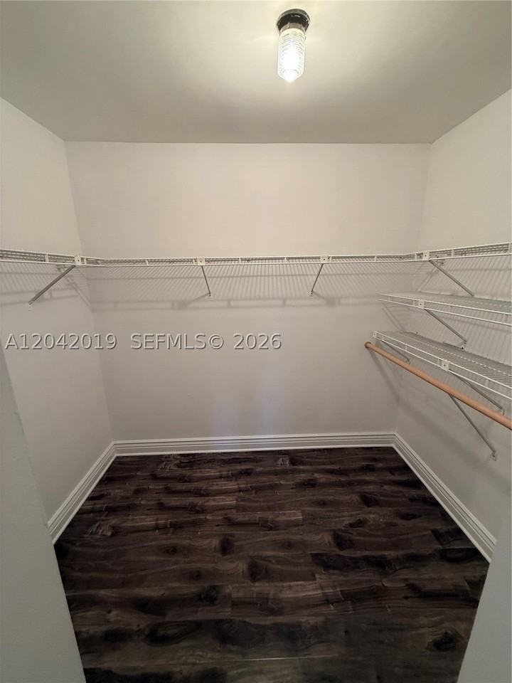 2606 Ne 10th St #2606 - Photo 4 of 10