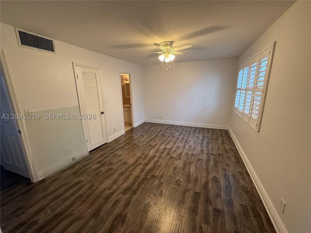 2606 Ne 10th St #2606 - Photo 5 of 10