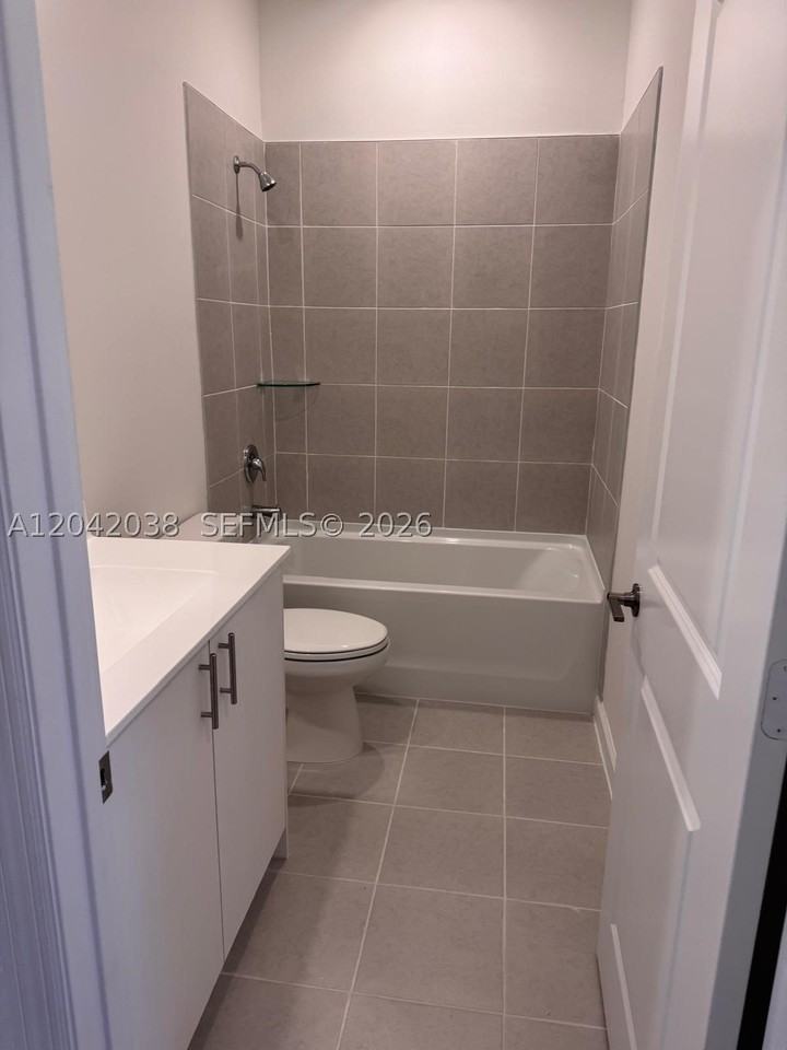 2444 Se 29th St #0 - Photo 5 of 14