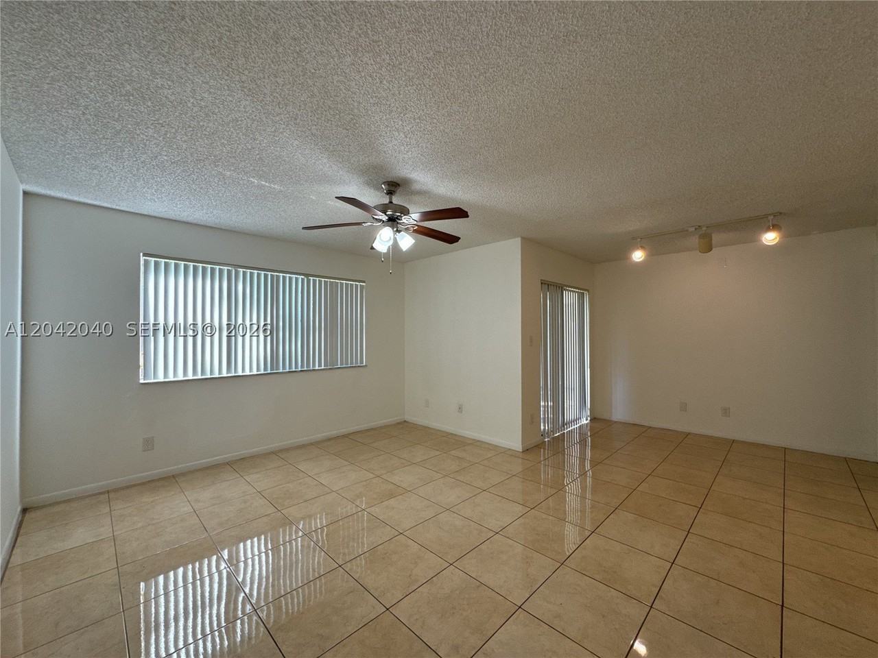 550 S Park Rd #18-8 - Photo 4 of 13