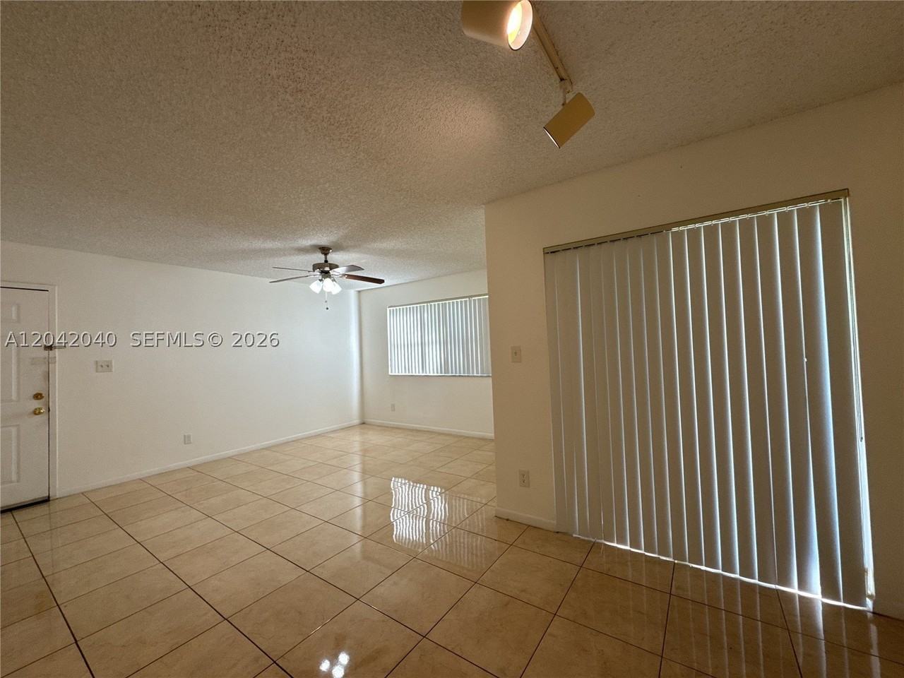 550 S Park Rd #18-8 - Photo 5 of 13