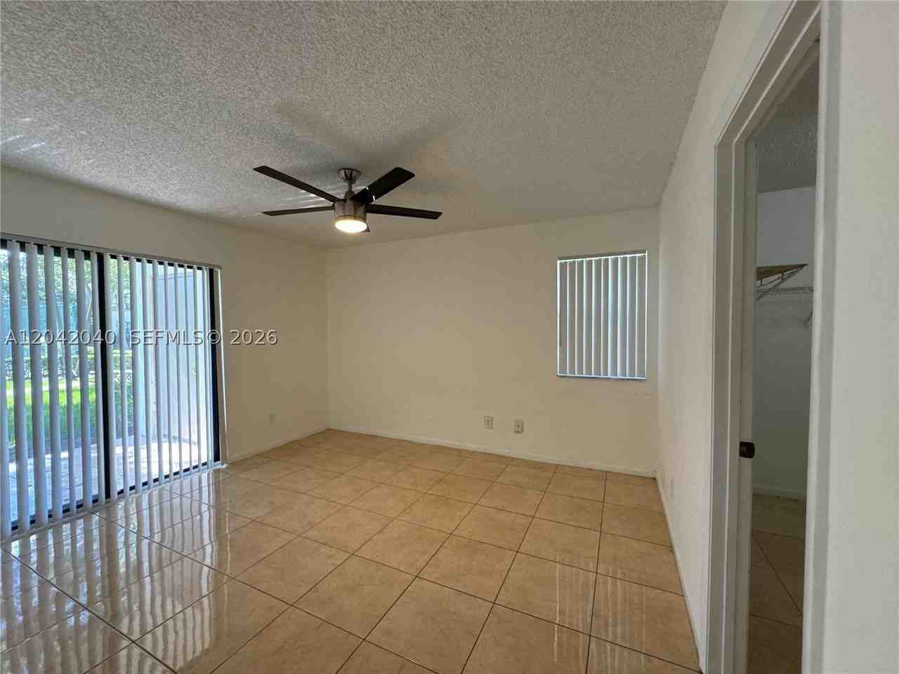 550 S Park Rd #18-8 - Photo 7 of 13