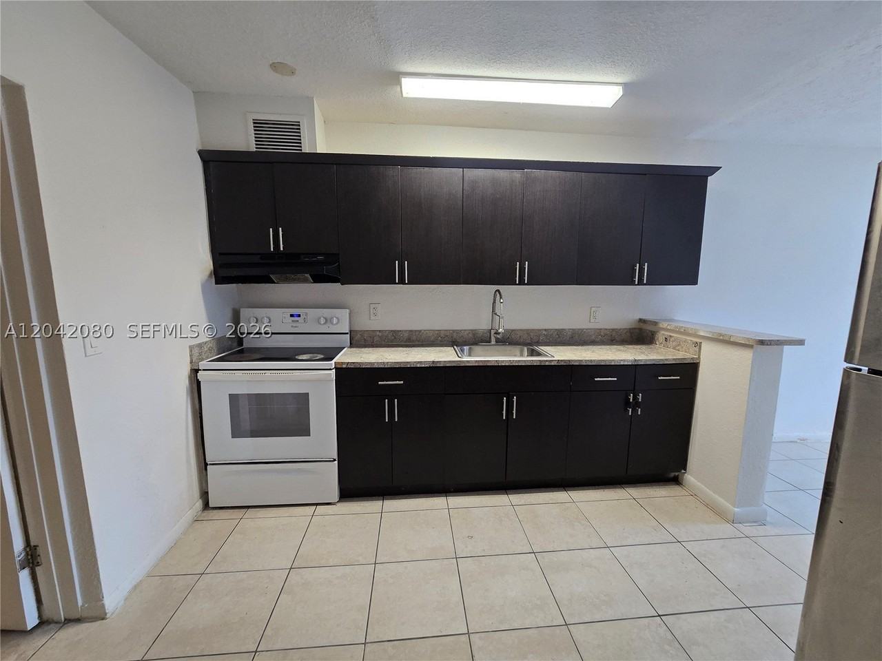 2203 Taft St #B - Photo 3 of 17