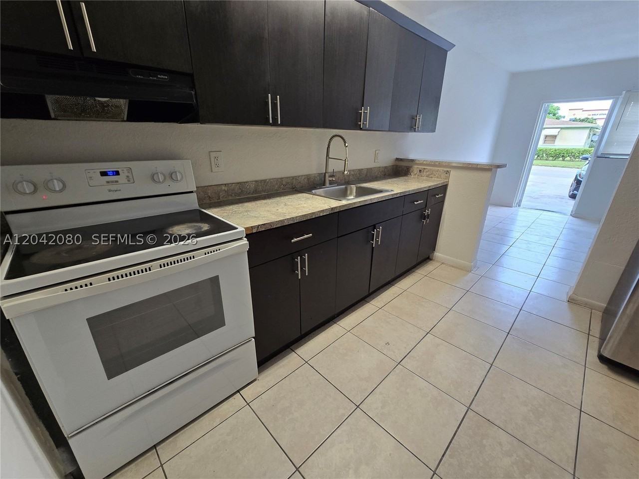 2203 Taft St #B - Photo 4 of 17