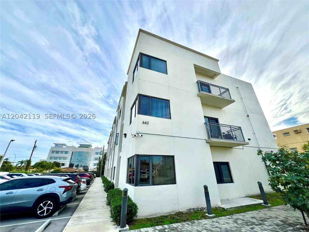 440 E 27th St #204