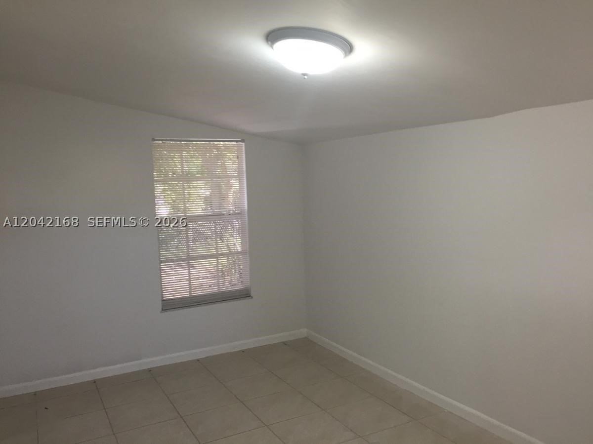 1617 Ne 177th St - Photo 2 of 6