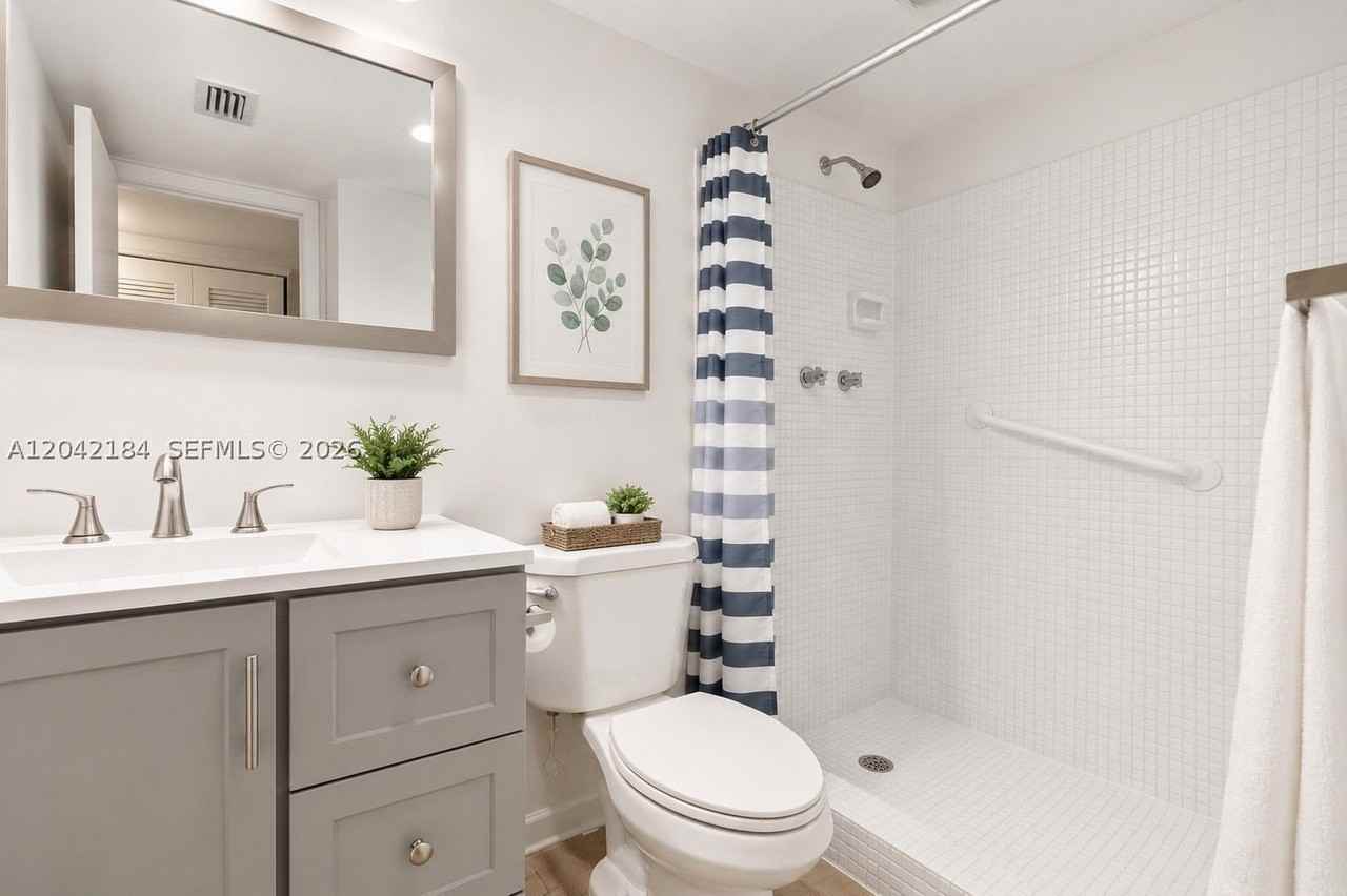 7605 Nw 5th Pl #103 - Photo 4 of 9