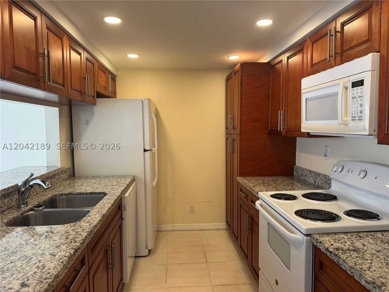 2795 Ne 164th St #6 - Photo 6 of 40