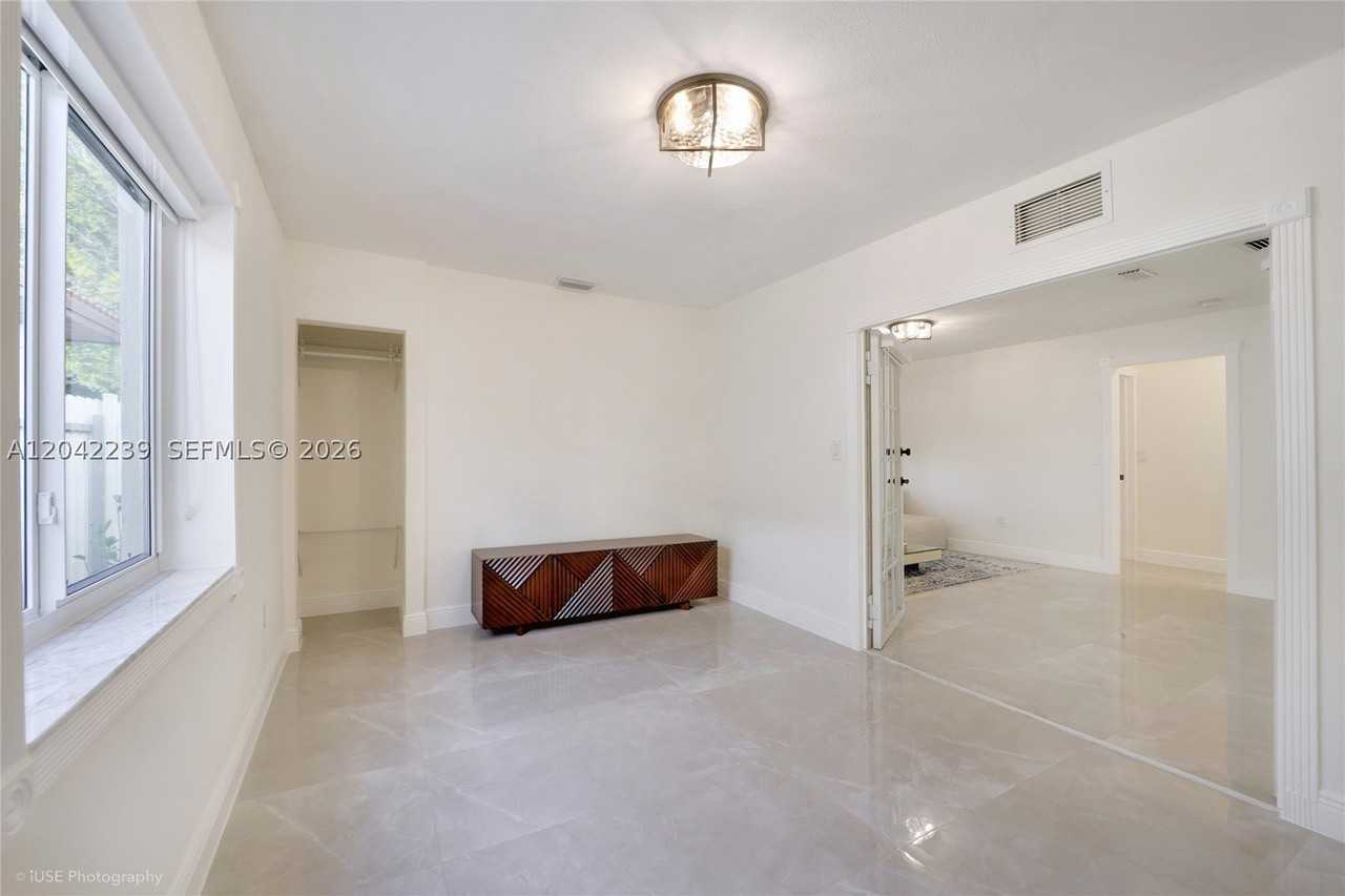 4712 Sw 2nd Ter - Photo 7 of 24