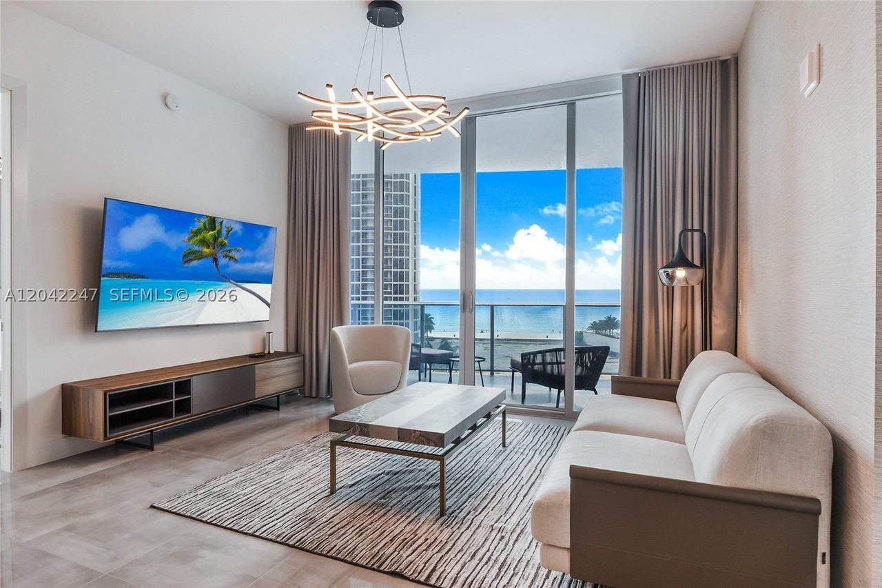 17550 Collins Ave #702