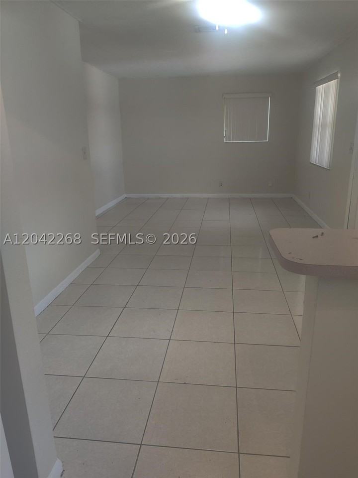 844 Sw 10th St #3 - Photo 5 of 14