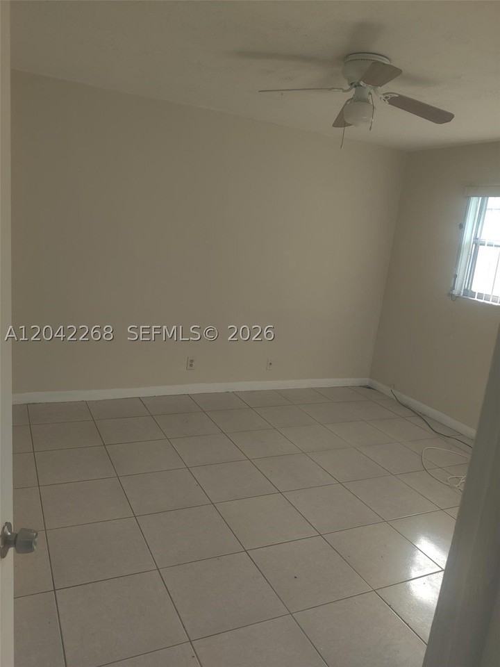 844 Sw 10th St #3 - Photo 7 of 14