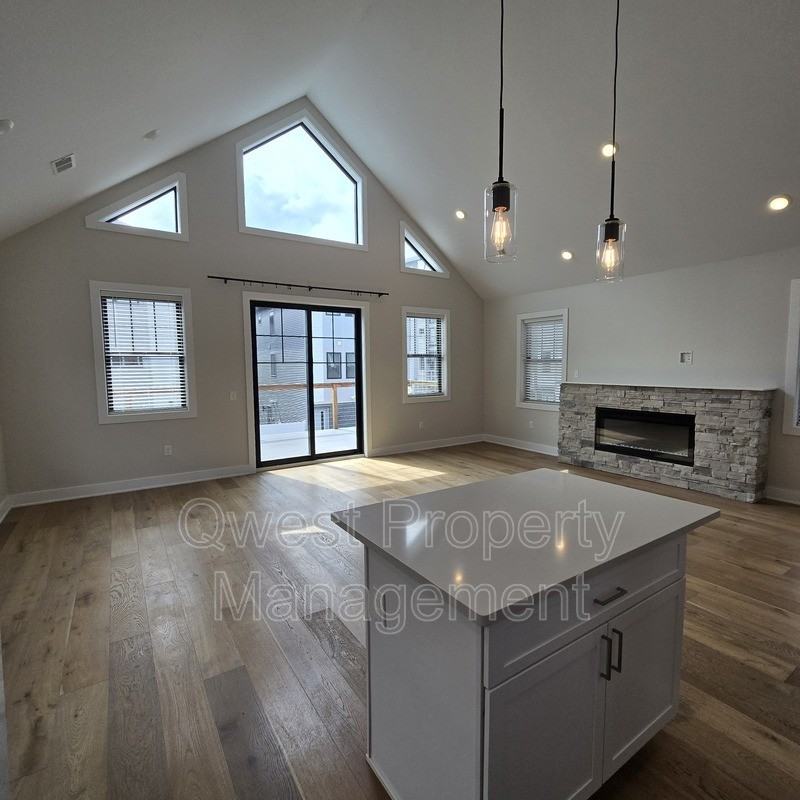 629 Fairview Ave Ne #1 - Photo 2 of 14
