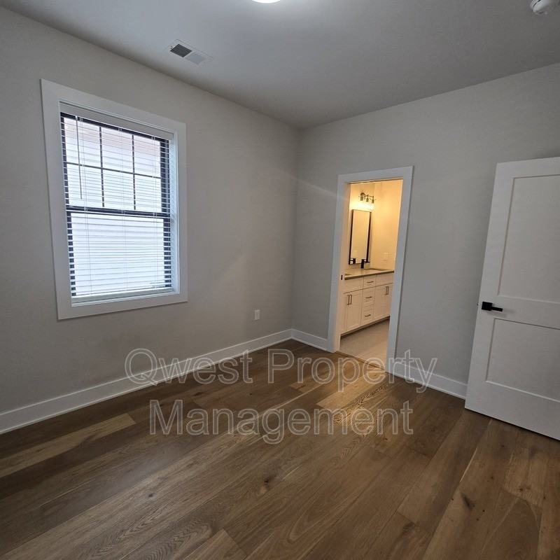 629 Fairview Ave Ne #1 - Photo 5 of 14