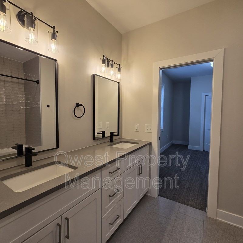 629 Fairview Ave Ne #1 - Photo 6 of 14