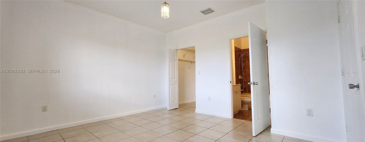 10949 Sw 181st Ter #0 - Photo 2 of 32