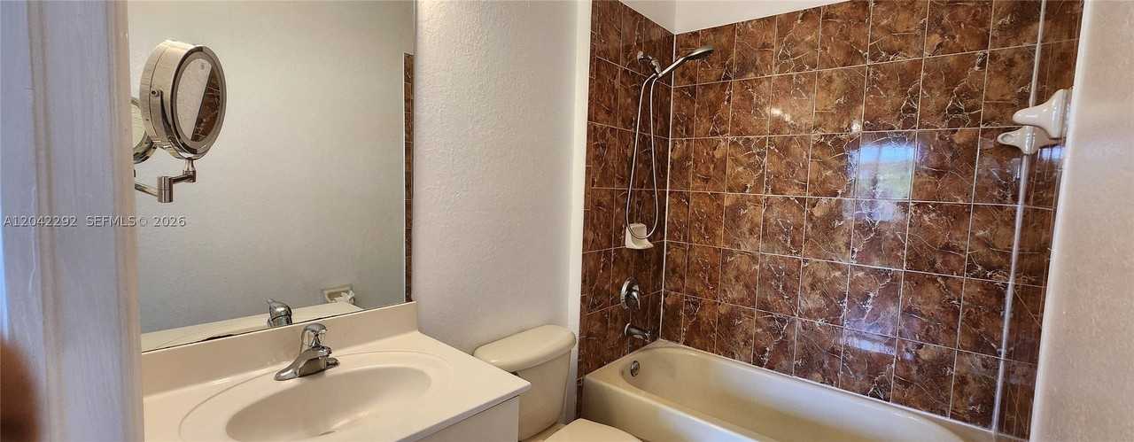 10949 Sw 181st Ter #0 - Photo 3 of 32