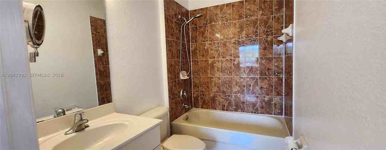10949 Sw 181st Ter #0 - Photo 4 of 32